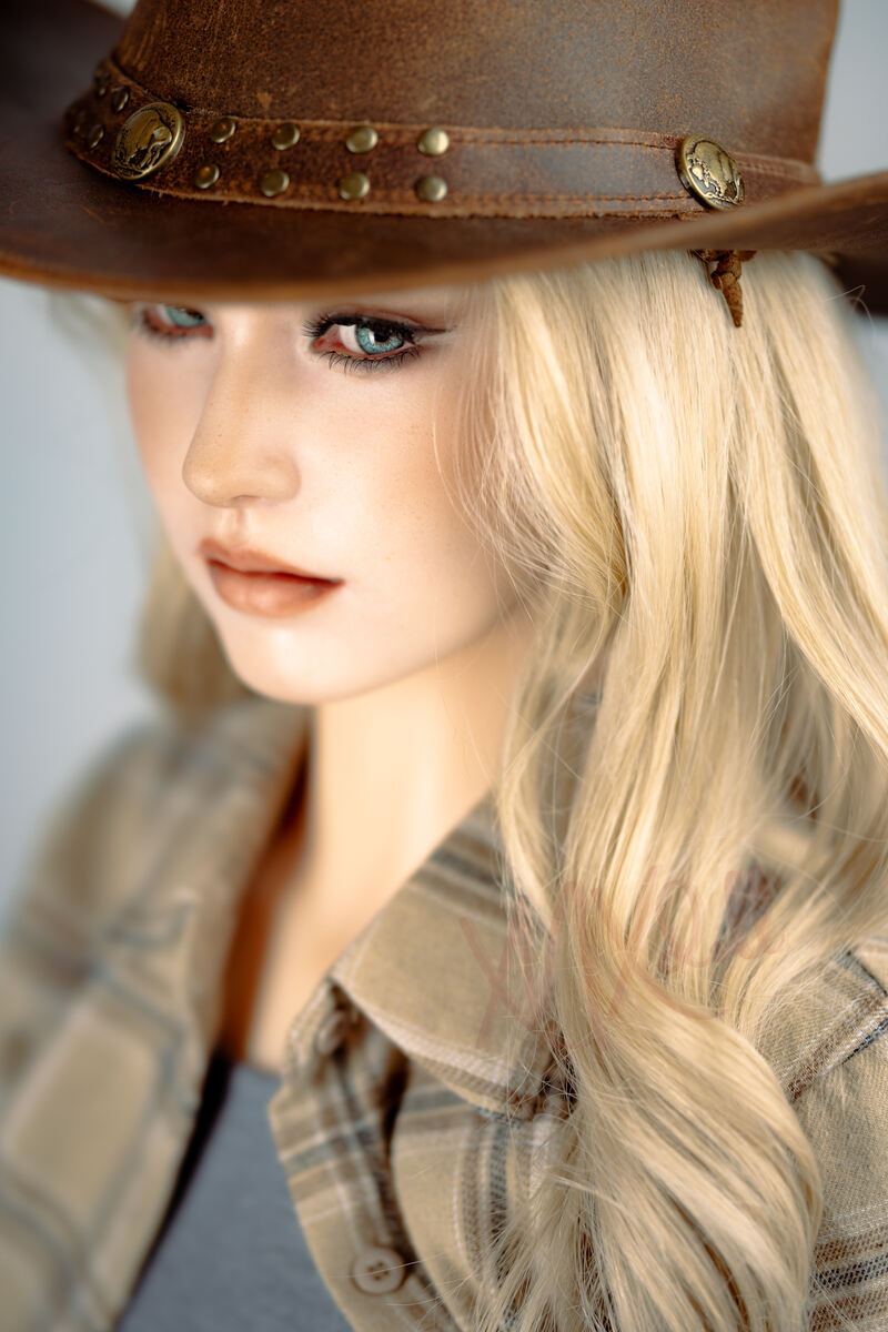 Picture of XNX Sino 160cm/5ft3 B-cup Silicone Sex Doll – Mag Wallis